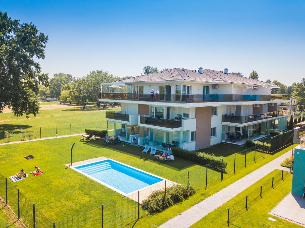 Myflat Luxy Beach Apartment Siófok Eksteriør billede